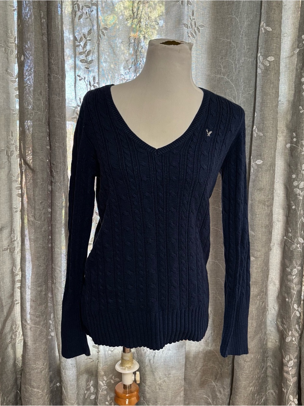 Vintage Y2K American Eagle Outfitters Women’s Navy Cable V-Neck Sweater